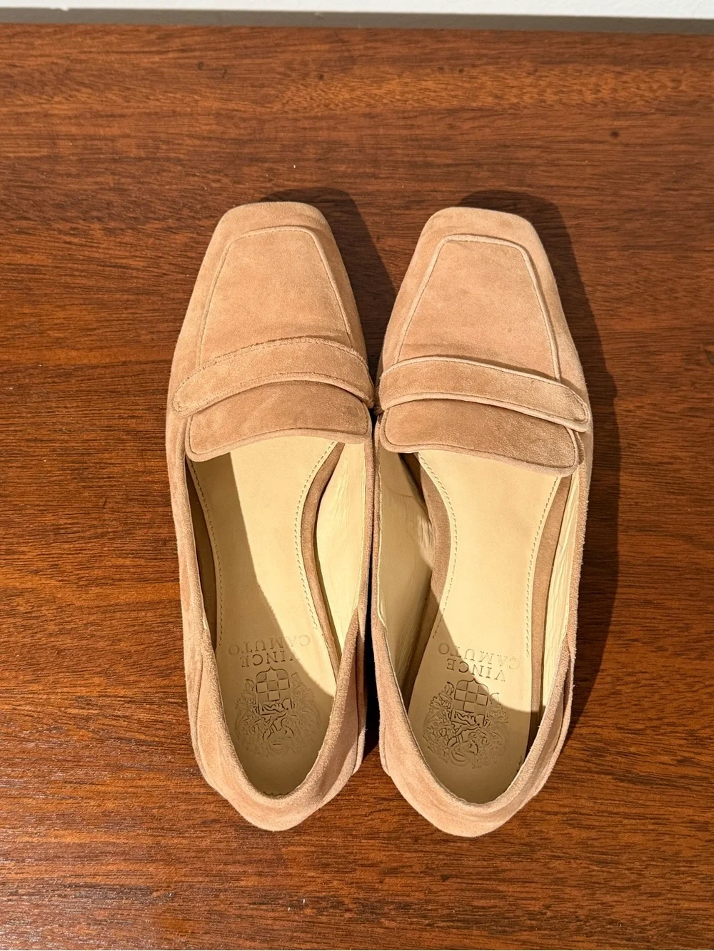 Vince camuto tan